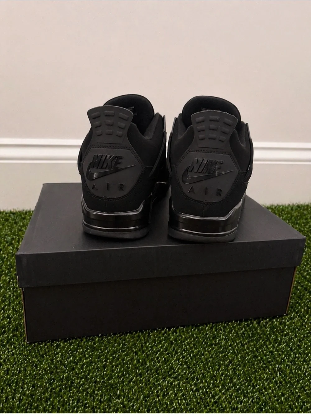 Jordan 4 Retro “Black Cat” (2025) Size 10